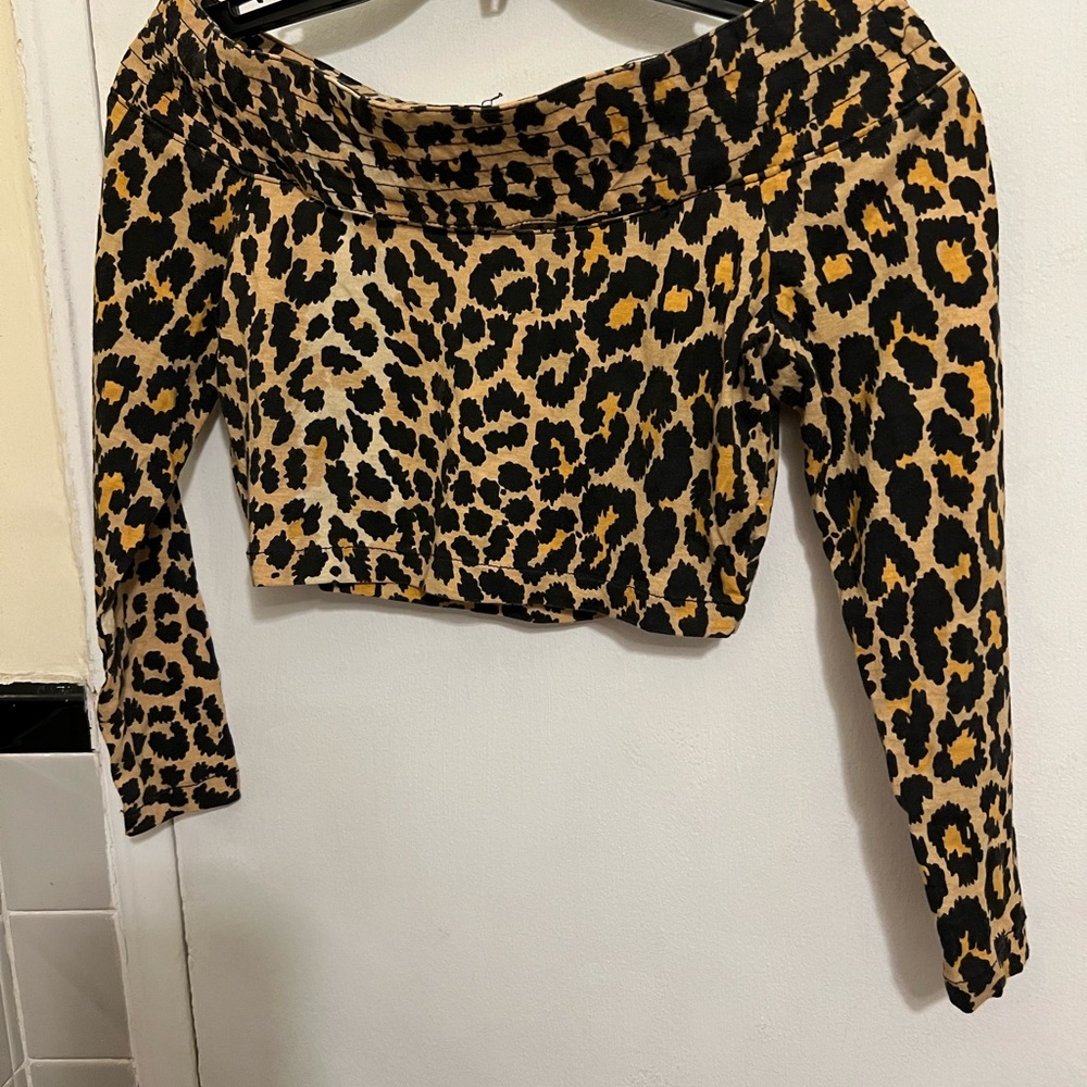 Vanity Black and Tan Fitted Crop Top with 3/4 Sleeves